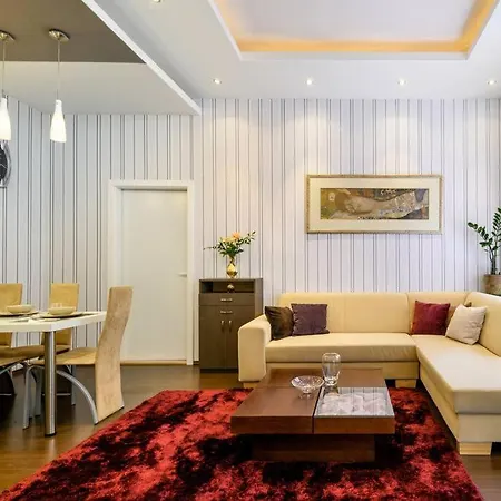 Chrysoprase Apartment *